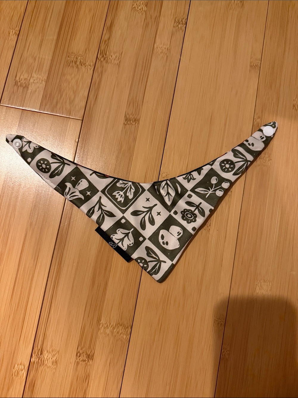 Reversible dog bandana